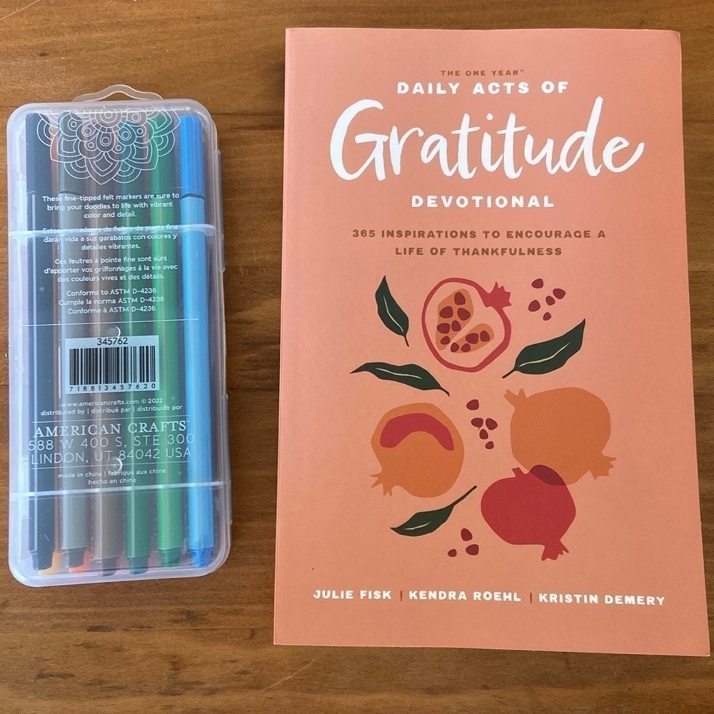 NEW‎ Daily Acts of Gratitude Devotional + Pen Set . Great Graduation Gift.